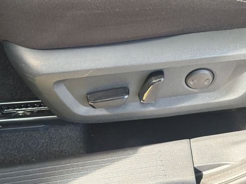 Used 2025 Nissan Rogue SV FWD image 22