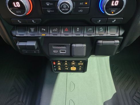 Used 2022 Chevrolet Silverado 2500 LT w/ All Star Edition image 34