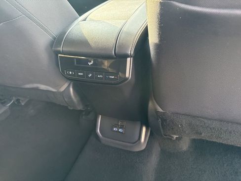Used 2022 Toyota Highlander LE image 15