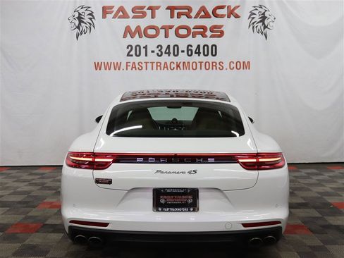 Used 2018 Porsche Panamera 4S image 5