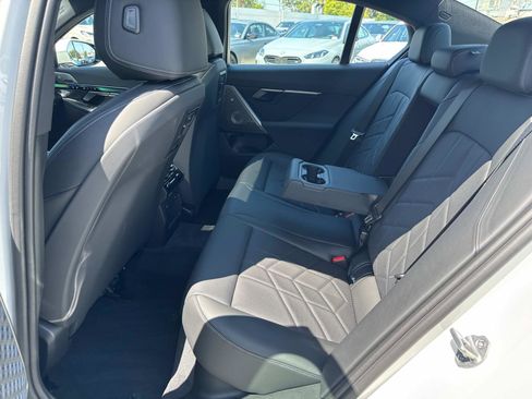 Used 2024 BMW i5 eDrive40i w/ M Sport Package image 11