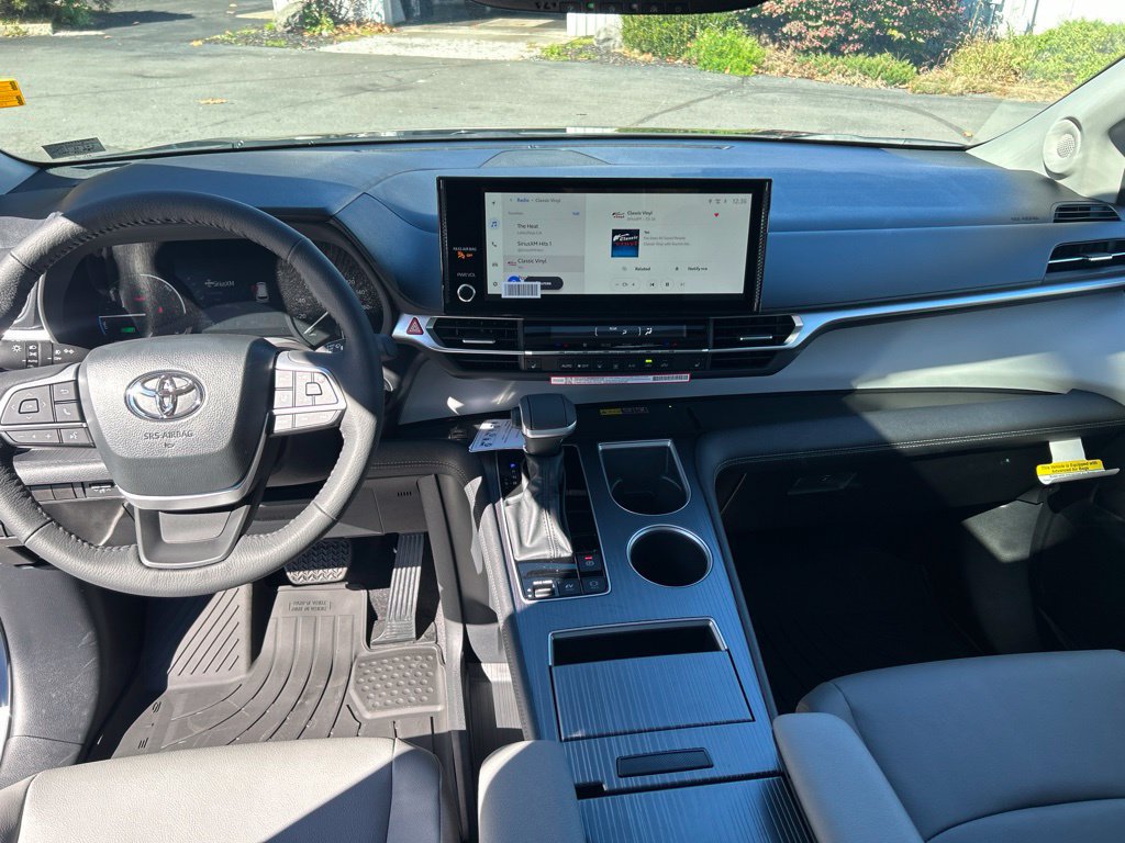New 2026 Toyota Sienna XLE AWD/4WD image 12