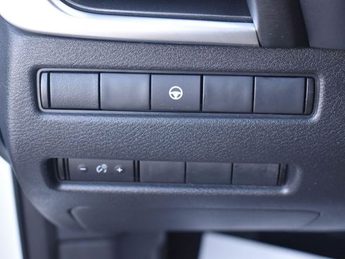Used 2023 Nissan Rogue SV FWD image 41