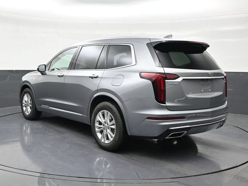 Used 2024 Cadillac XT6 Luxury FWD image 3