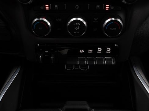 Used 2020 RAM 2500 Laramie w/ Night Edition image 18