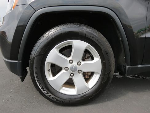 Used 2012 Jeep Grand Cherokee Laredo image 40