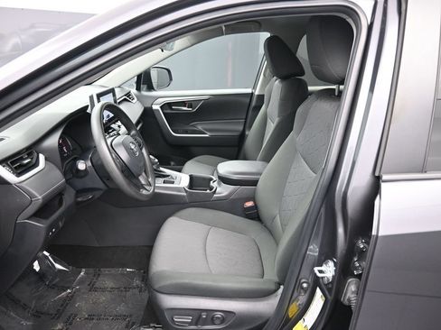 Used 2023 Toyota RAV4 XLE AWD/4WD image 18