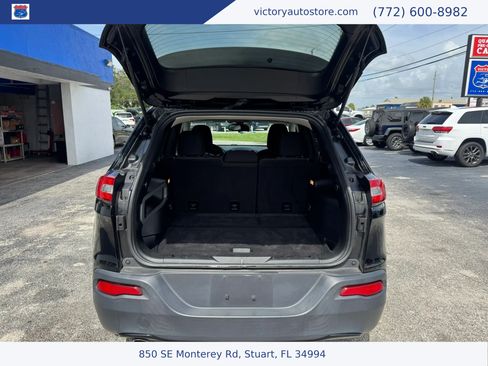 Used 2018 Jeep Cherokee Latitude w/ Altitude Package AWD/4WD image 15