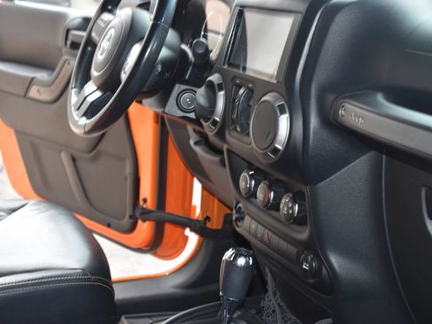 Used 2013 Jeep Wrangler Unlimited Sport AWD/4WD image 8