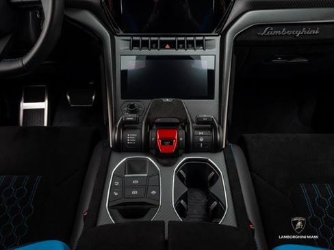 Used 2024 Lamborghini Urus Performante AWD/4WD image 43