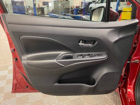 Used 2020 Nissan Versa SV w/ Trunk Package image 25