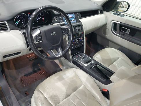 Used 2018 Land Rover Discovery Sport SE image 14