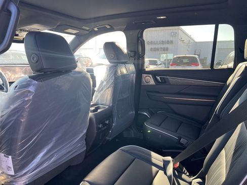 New 2026 Buick Enclave Avenir image 7