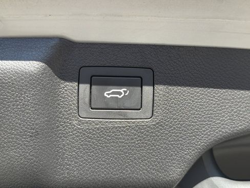 Used 2016 Hyundai Santa Fe Limited w/ Option Group 04 image 36