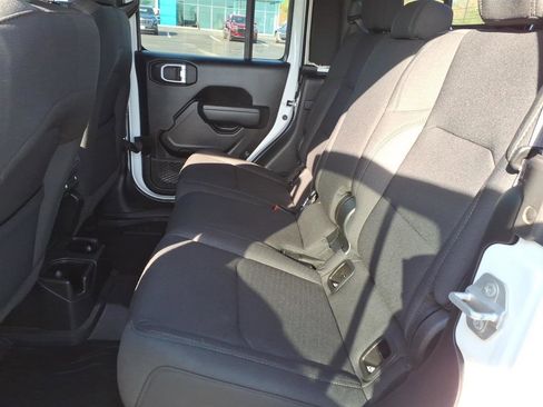 Used 2022 Jeep Gladiator Sport AWD/4WD image 7