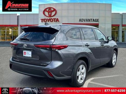 Used 2023 Toyota Highlander LE AWD/4WD image 4