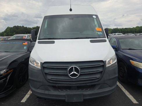 Used 2024 Mercedes-Benz Sprinter 3500 image 2