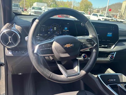 Used 2025 Chevrolet Equinox LT w/ Convenience Package II image 14