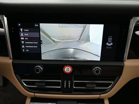Certified 2025 Porsche Macan AWD/4WD image 20