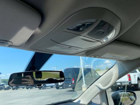 Used 2020 Chrysler Voyager LX FWD image 25