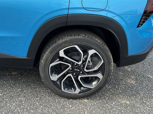 New 2026 Chevrolet Trax RS w/ Sunroof Package image 9
