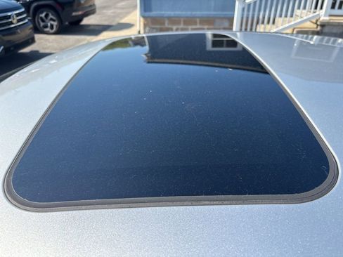 Used 2015 Ford Focus SE w/ SE Sport Package image 12