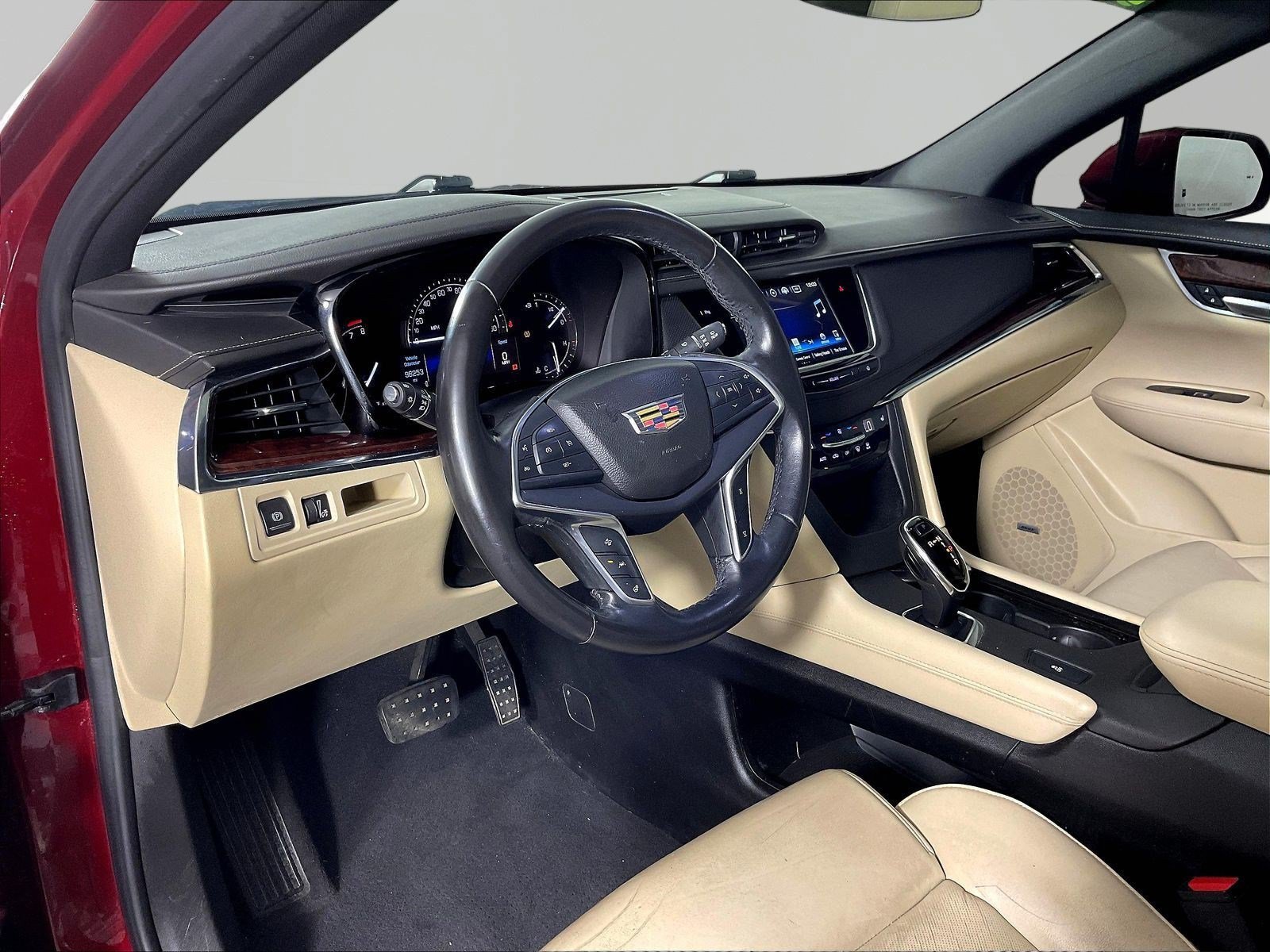 Used 2017 Cadillac XT5 Luxury w/ Driver Awareness Package FWD image 17