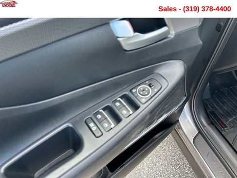 Used 2019 Hyundai Santa Fe SEL AWD/4WD image 12