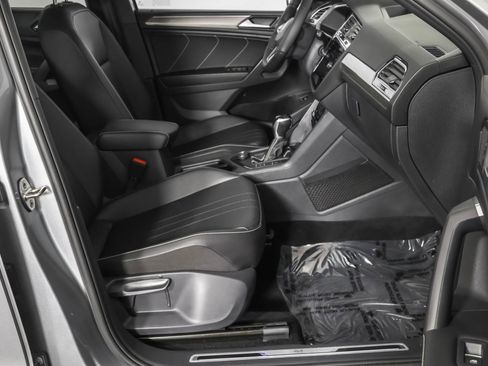 Used 2022 Volkswagen Tiguan SE R-Line image 43
