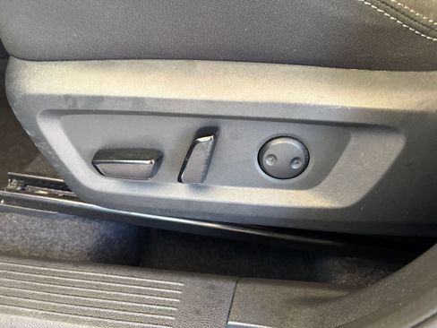 Used 2025 Nissan Rogue SV FWD image 22