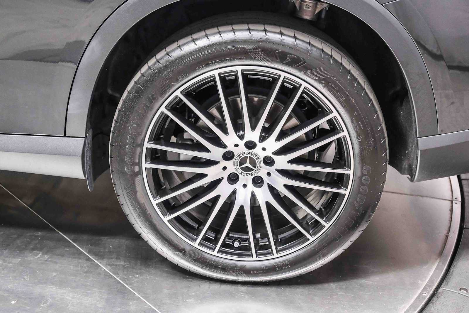 Certified 2026 Mercedes-Benz GLC 300 image 9