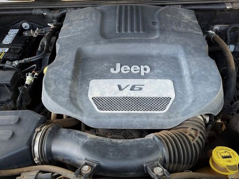 Used 2015 Jeep Wrangler Sport w/ Quick Order Package 24S AWD/4WD image 14