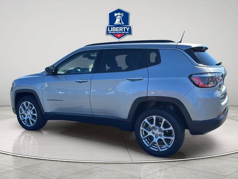 Certified 2022 Jeep Compass Latitude AWD/4WD image 6