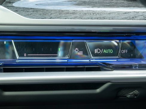 Used 2023 BMW 740i w/ Parking Assistance Package RWD image 42
