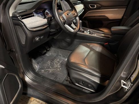 Used 2022 Jeep Compass Latitude image 9