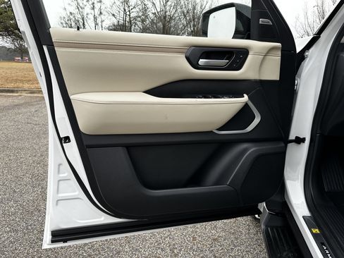 New 2026 Nissan Armada Platinum image 10