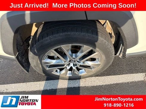 Used 2021 Toyota RAV4 XLE Premium FWD image 9