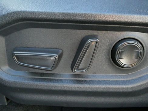 Used 2025 Toyota Tundra Limited image 24