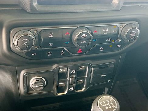 Used 2018 Jeep Wrangler Unlimited Sahara image 22