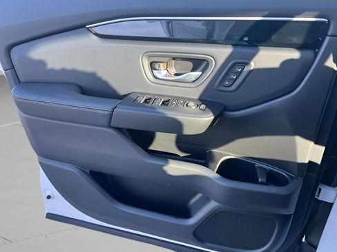 Certified 2025 Honda Pilot EX-L image 24