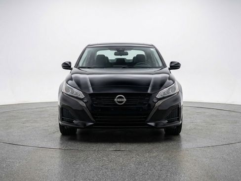 Used 2025 Nissan Altima 2.5 SV image 2