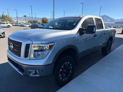 Used 2018 Nissan Titan PRO-4X w/ Pro-4x Convenience Package AWD/4WD image 3