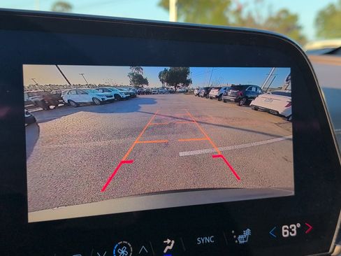 Used 2025 Chevrolet Traverse LT image 15