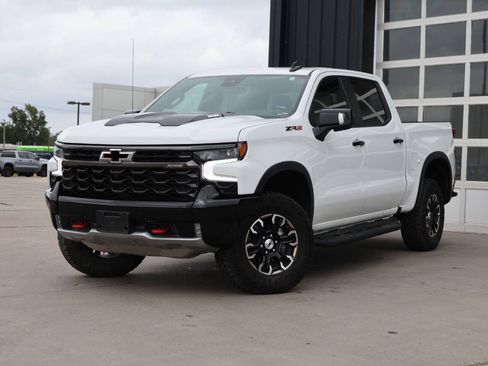 Used 2024 Chevrolet Silverado 1500 ZR2 w/ Technology Package AWD/4WD image 3