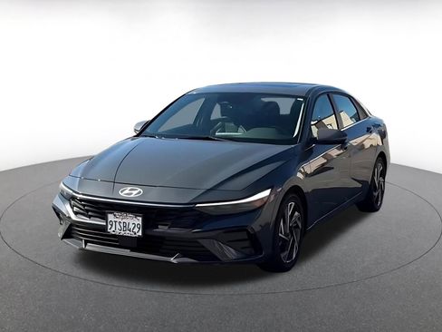 Used 2025 Hyundai Elantra Limited image 7