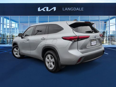 Used 2023 Toyota Highlander LE image 9