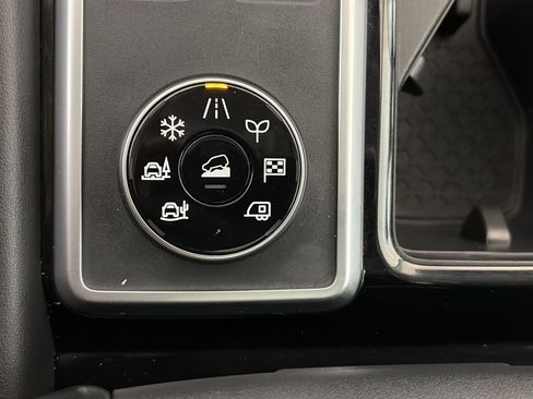 Used 2024 Nissan Pathfinder Platinum w/ Cargo Package image 32