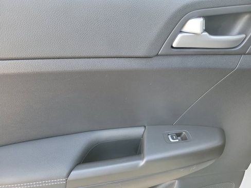 Used 2021 Kia Sportage LX image 9