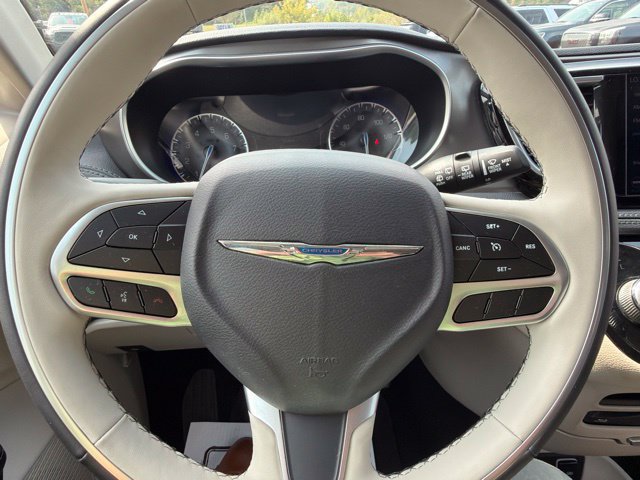 Used 2019 Chrysler Pacifica Limited FWD image 33
