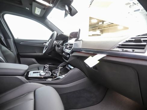 Certified 2025 BMW X4 xDrive30i w/ Premium Package image 28